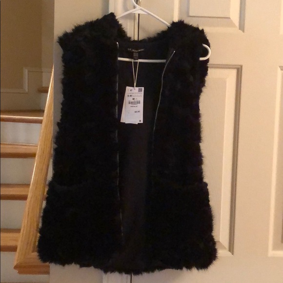 Faux Fur Vest - Picture 2 of 4